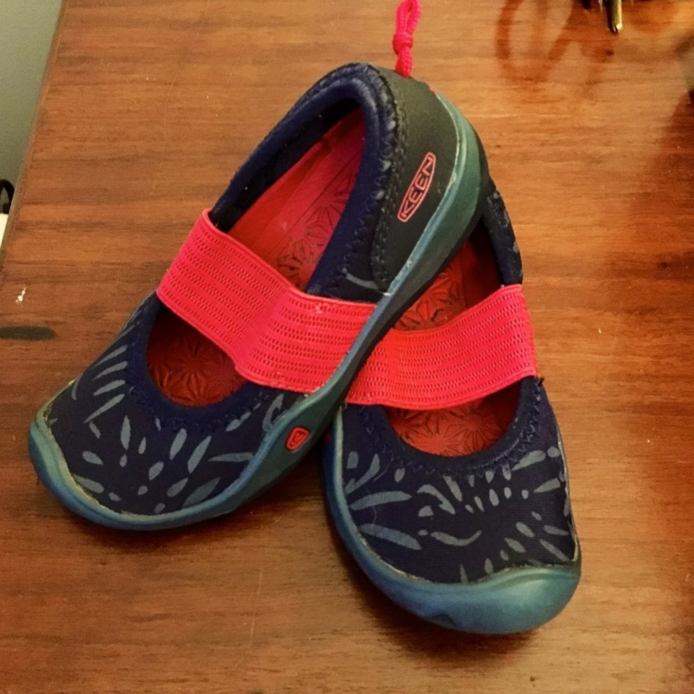 KEEN toddler Mary Janes size 8